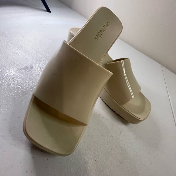 Crème vintage Steve Madden plastic sandals size 10 - Picture 1 of 6